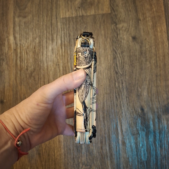 The Sakroots Crossbody Wallet. - Picture 9 of 13